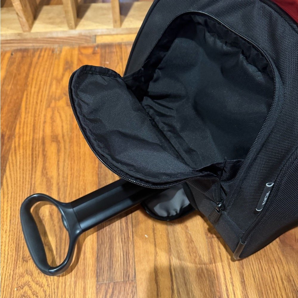 Tumi Black and Red Duffel Bag Durable Travel Essential - Picture 8 of 16